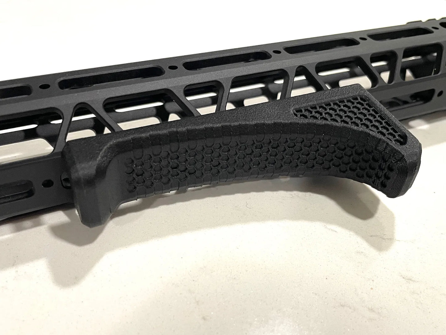 EMPUÑADURA HEXAGONAL EN ÁNGULO M-LOK