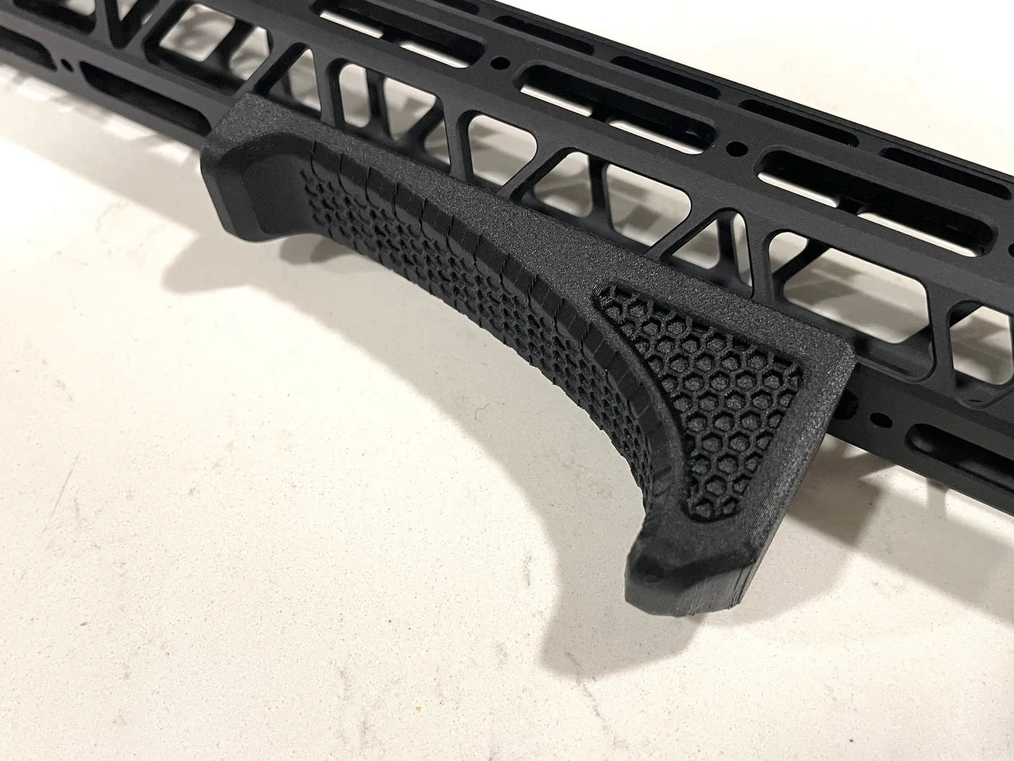 EMPUÑADURA HEXAGONAL EN ÁNGULO M-LOK