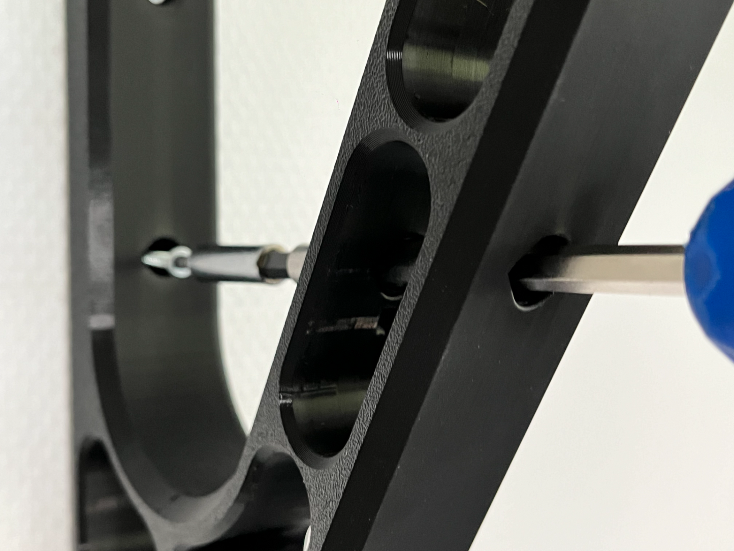 SOPORTE PARA CASCO + MONO